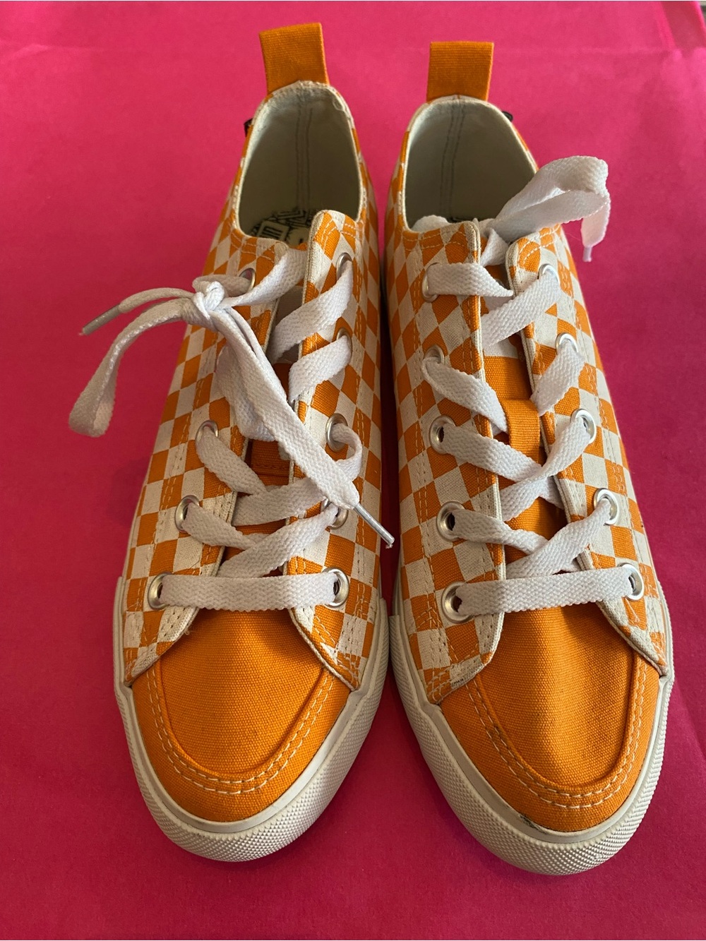 Skicks Tennessee Vols sneakers size 6